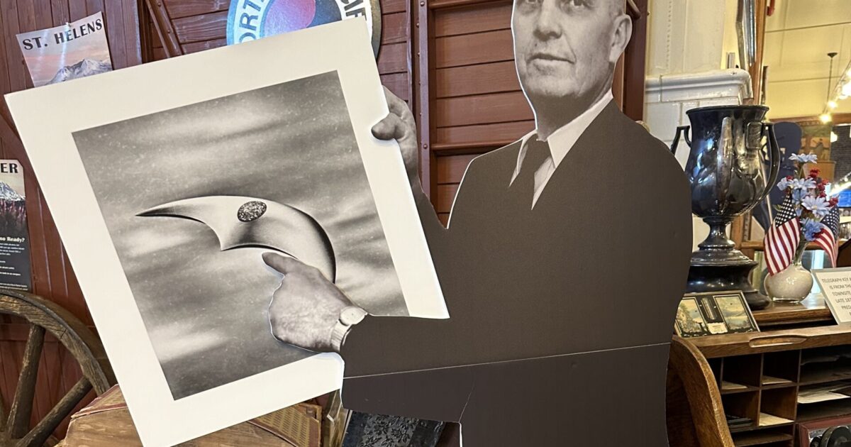 After Dark Radio: The show returns with Washington State UFO tales~!